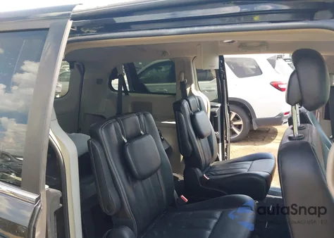 2015 Chrysler Town & Country Touring z USA, uszkodzony, nr VIN 2C4RC1BG6FR655373